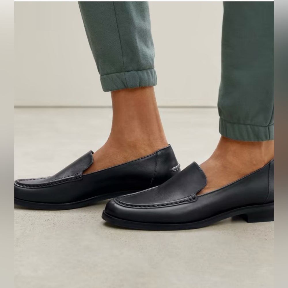 Everlane modern loafer
Black loafer 
Size 8
NWOB